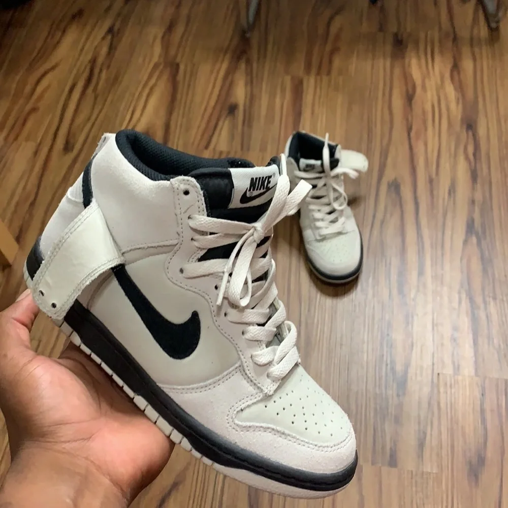 Nike Dunk SB High “Light Bone” Boys (5.5Y)